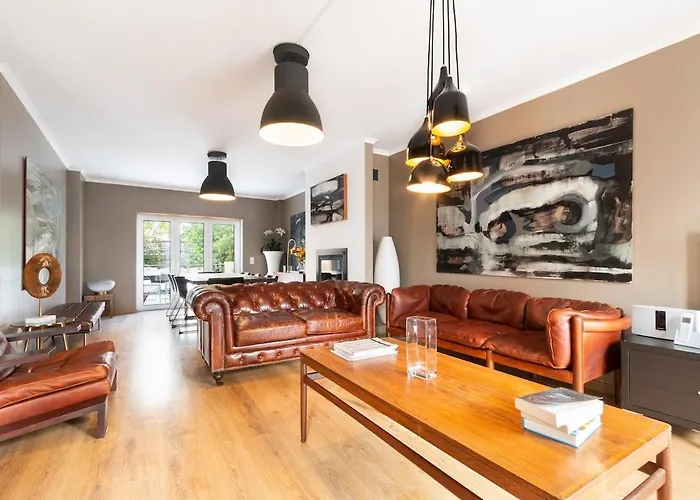 Exquisite Townhouse For 8 In Lisbon City Center