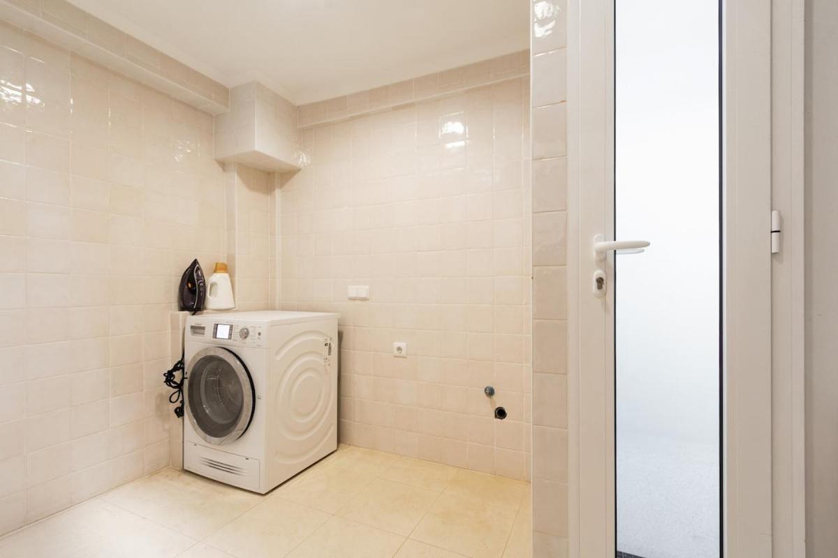 Exquisite Townhouse For 8 In Lisbon City Center