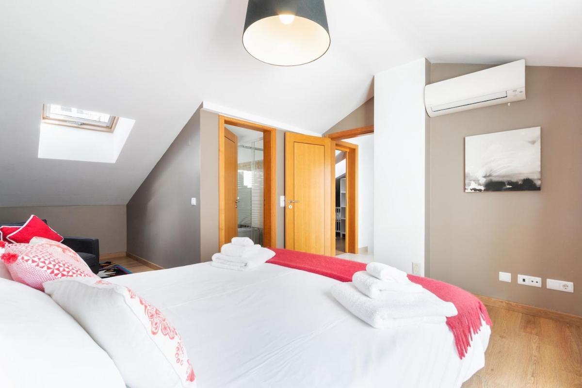 Exquisite Townhouse For 8 In Lisbon City Center